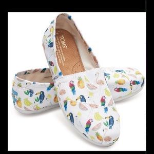 Brand New with Tags TOMS White Canvas Sneakers!!!
